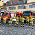 Schnurrbarttragen für Weihnachtsspende